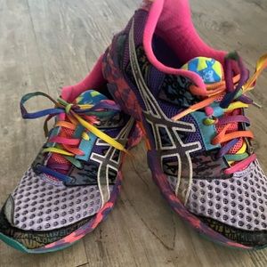Like New ASICS Gel Noosa